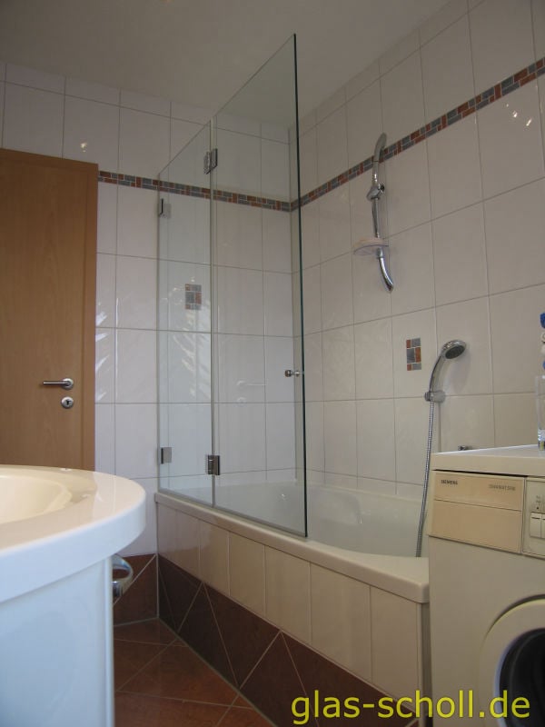 Rahmenlose 2 flglüglige Glas- Klappduschen von Glas Scholl www.glas-scholl.de