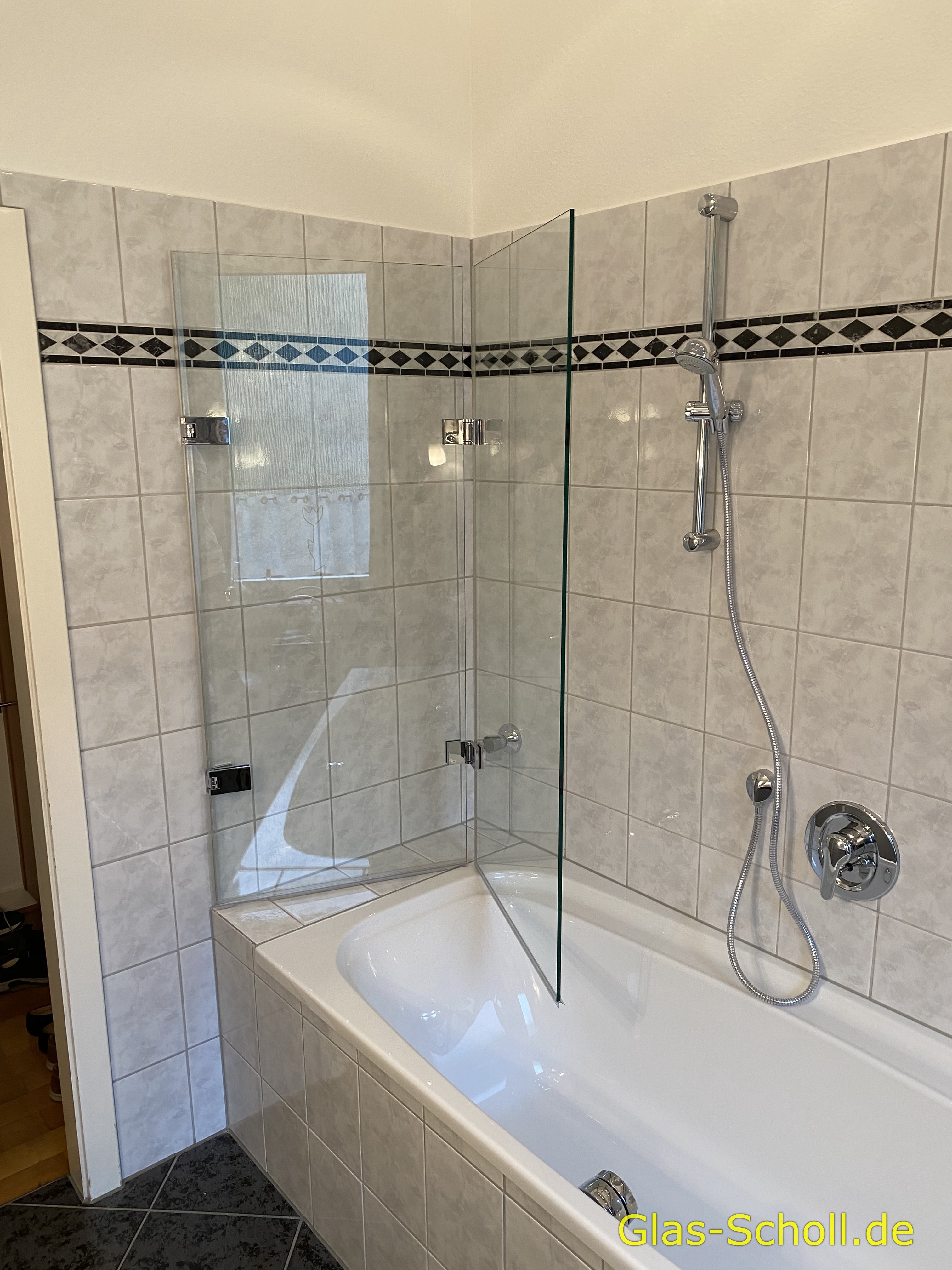 2-teilige Faltdusche als Badewannenaufsatz von Glas Scholl