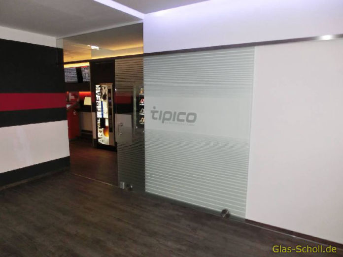 Glas-Schiebetür mit Bodenrollen von Glas Scholl