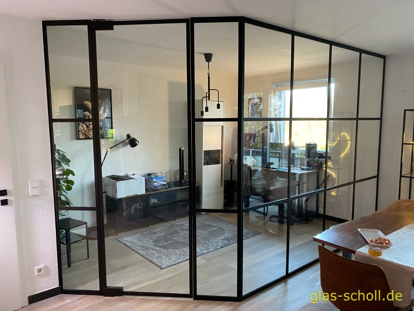 135° Glasraumabtrennung im Industrial-Style Look von www.glas-scholl.de