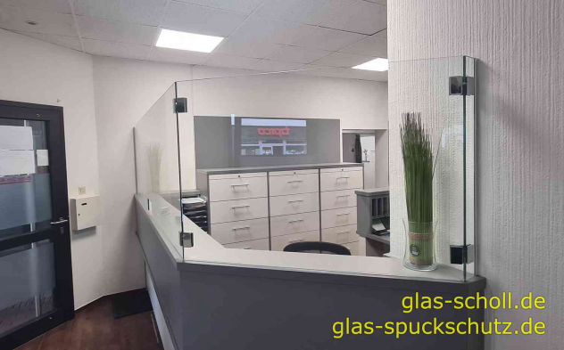 Infektionsschutz Glaswände an Empfang einer Artzpraxis von Glas Scholl