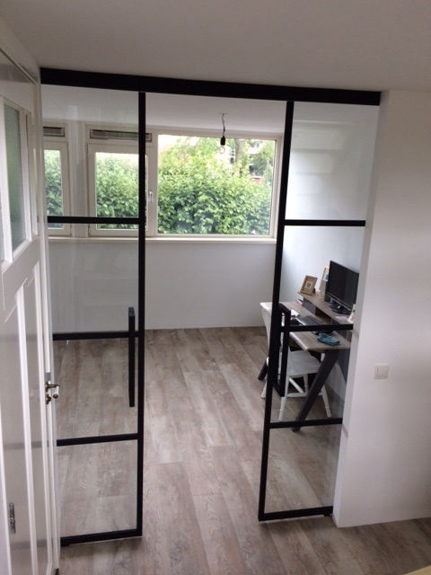 Schiebetüren im rahmenbetonten Industrial Style - Stahl-Look von Glas Scholl