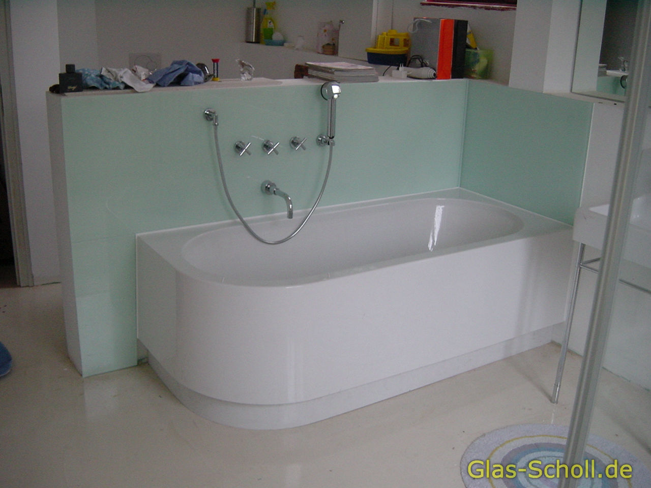 Wandverglasungen im Wannenbereich von Glas Scholl