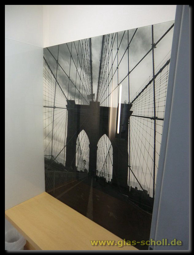 Wandverglasungen in der Praxis-Umkleide von Glas Scholl